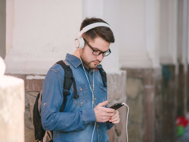 Uso de audífonos y problemas de audición